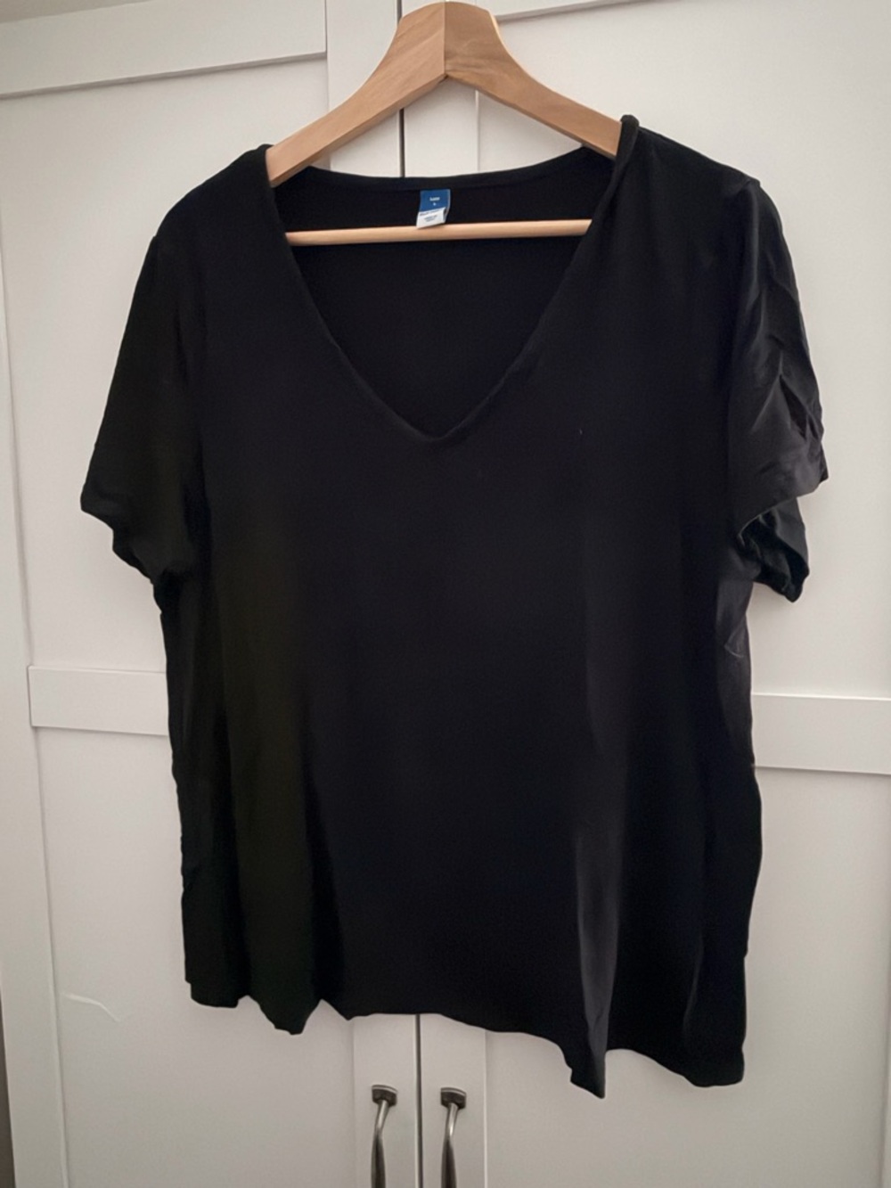 Old Navy Black V-Neck Short Sleeve Luxe Tee - Women’s Large